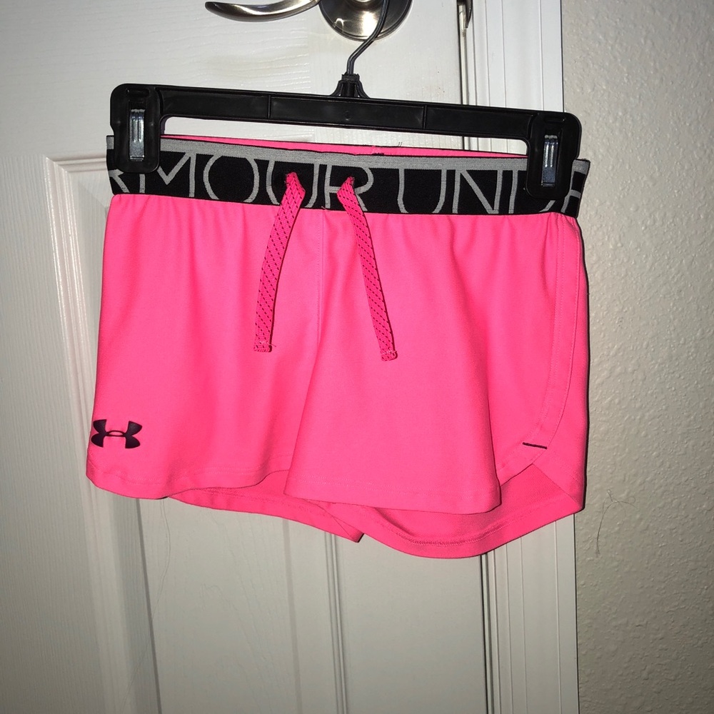 Under armour girls shorts in size youth medium